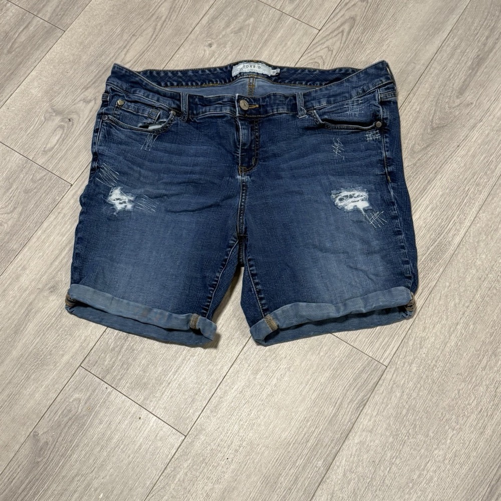 Torrid Shorts Distressed 7" Inseam Size 18 Stretch